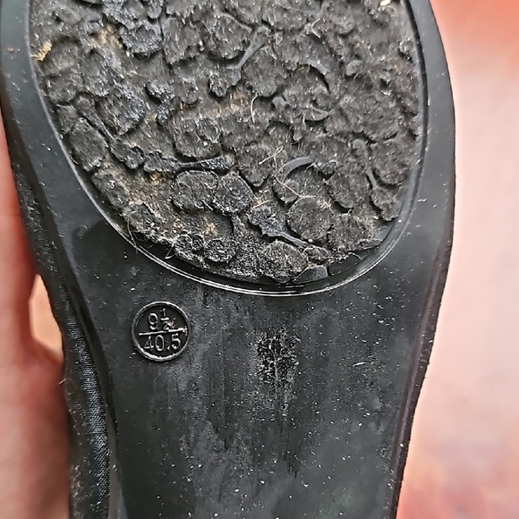 Black Floral Women's Flats - Picture 5 of 8